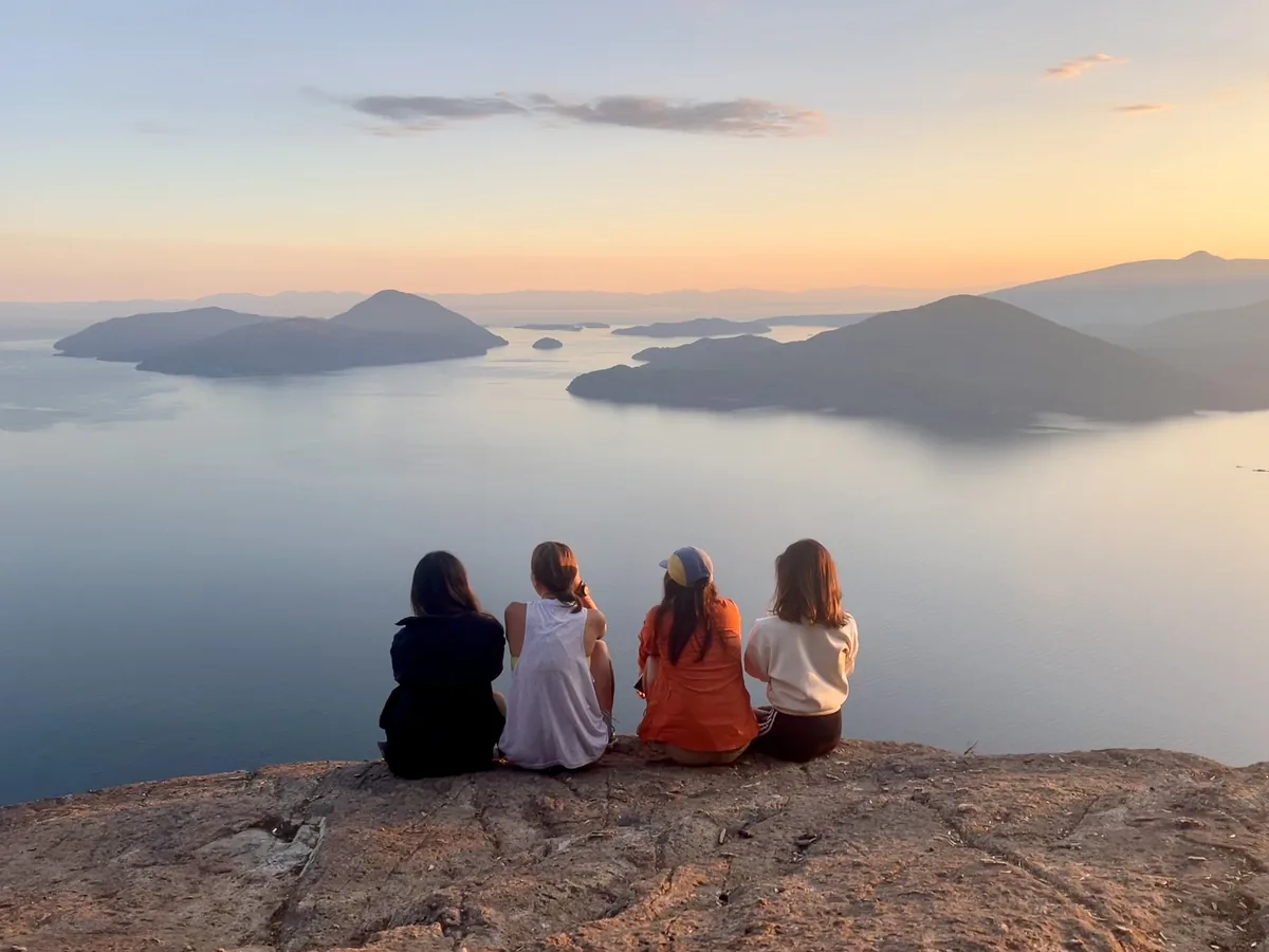 Tunnel Bluffs sunset hike near Vancouver BC — panoramic views of Howe Sound at golden hour